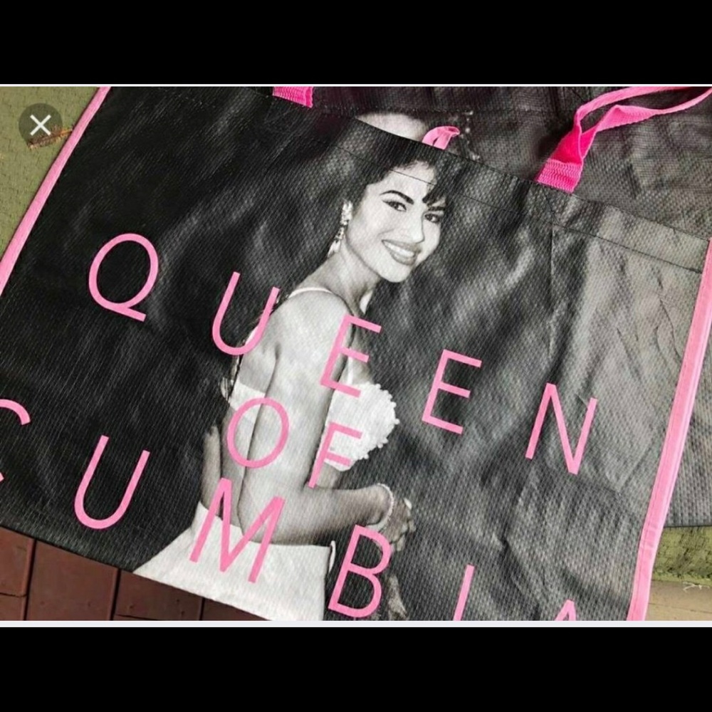 Selena collector bag